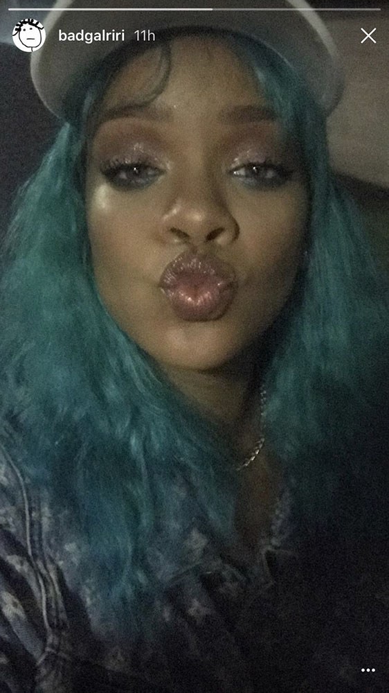rihanna-blue-hair-instagram-story.jpg