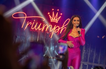 Η TRIUMPH ΚΑΙ Η ΕΛΕΝΗ ΦΟΥΡΕΙΡΑ ΥΜΝΟΥΝ ΤΙΣ ΓΥΝΑΙΚΕΣ ΣΤΗΝ ΠΡΩΤΗ ΕΠΙΣΗΜΗ ΠΑΡΟΥΣΙΑΣΗ ΤΟΥ ΝΕΟΥ ΤΡΑΓΟΥΔΙΟΥ «TRIUMPH»  