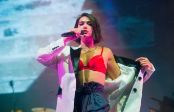 H Dua Lipa ακύρωσε "on stage" την συναυλία της!