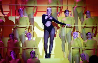 H Dua Lipa μάγεψε στην έναρξη των MTV EMA 2019 με το «Don’t Start Now» 