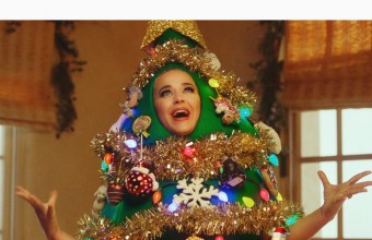 Η Katy Perry τραγούδησε ντυμένη χριστουγεννιάτικο δέντρο !