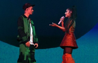 Η Ariana Grande μαζί με τον Justin Bieber στη σκηνή του «Coachella»