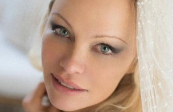 Πάμελα Άντερσον: Αποχώρησε από τα social media γιατί «ελέγχουν το μυαλό μας»!