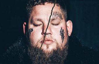 Ο Rag’n’Bone Man αποκαλύπτει με το «Fall In Love Again» την πιο ευαίσθητη πλευρά του
