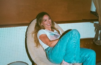 Hilary Duff επιστρέφει με το «Mature» - Ένα τραγούδι διάλογος με τον νεότερο εαυτό της