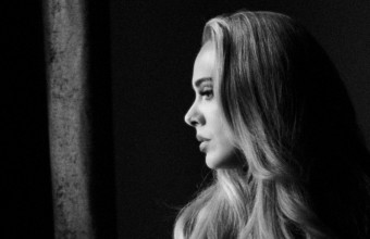 Η Adele επέστρεψε με το «Easy On Me» – Ακούστε το υπέροχο νέο τραγούδι της στον ZOO!