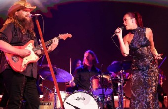Dua Lipa και Chris Stapleton ένωσαν τις φωνές τους σε ένα ντουέτο – έκπληξη