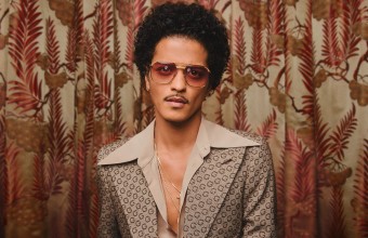 O Bruno Mars ανακοινώνει το νέο άλμπουμ «The Romantic» 