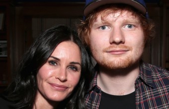 Ed Sheeran και Courteney Cox χορεύουν τη χορογραφία του Ross και της Monica από τα «Φιλαράκια»