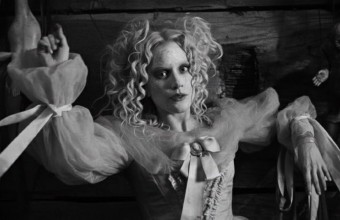 Η Lady Gaga δίνει τον ρυθμό στον χορό των νεκρών στο «Wednesday»