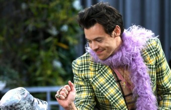 Ο Harry Styles μιλά για την κυκλοφορία της δικής του σειράς προϊόντων ομορφιάς
