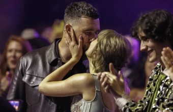 Taylor Swift και Travis Kelce: Η τελετή που συνδύασε μουσική, συγκίνηση και λάμψη