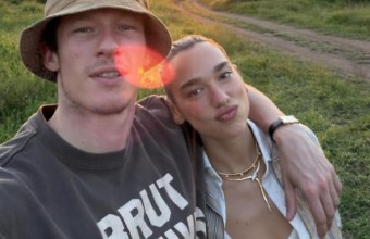 Η Dua Lipa και ο Callum Turner απολαμβάνουν τον μήνα του μέλιτος στο Παλέρμο