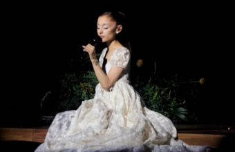 Η Ariana Grande συγκίνησε στο Λονδίνο με το αφιέρωμά της στη Dolly Parton