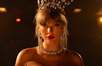 Taylor Swift: Το «The Life Of A Showgirl» επέστρεψε στην κορυφή του Billboard 200 με την deluxe εκδοχή του