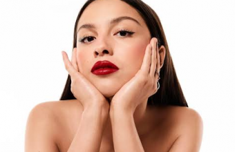 Olivia Rodrigo: Η αθόρυβη κίνηση που άλλαξε τη ζωή μιας θαυμάστριάς της – Της πλήρωσε τα δίδακτρα