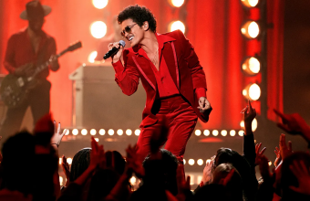 Bruno Mars εξηγεί γιατί θέλει το κοινό του μακριά από τα κινητά στις συναυλίες