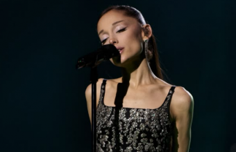 Η Ariana Grande δεν λύγισε από την τεχνική βλάβη στη σκηνή – Συνέχισε το show με τη βοήθεια των fans