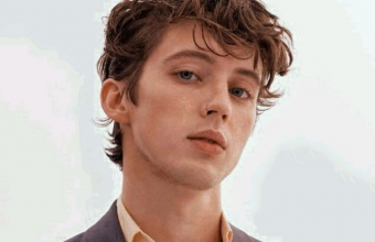 Troye Sivan: «Δεν με ενδιαφέρουν οι αριθμοί, θέλω η μουσική μου να αφήσει αποτύπωμα»