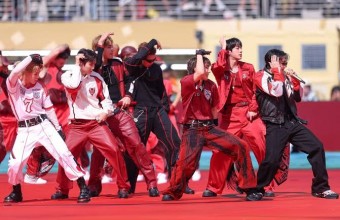 Justin Bieber και BTS συγκέντρωσαν πάνω από 326.000 δολάρια σε δημοπρασία για καλό σκοπό