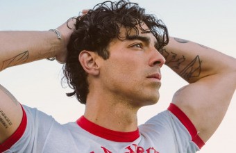 Joe Jonas: «Κατέρρεα μπροστά στα αδέλφια μου» – Η εξομολόγηση για τη δυσκολότερη περίοδο της ζωής του