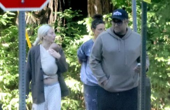 Η δύσκολη διαδρομή της Lady Gaga προς τη μητρότητα και τα προβλήματα υγείας που αντιμετώπισε