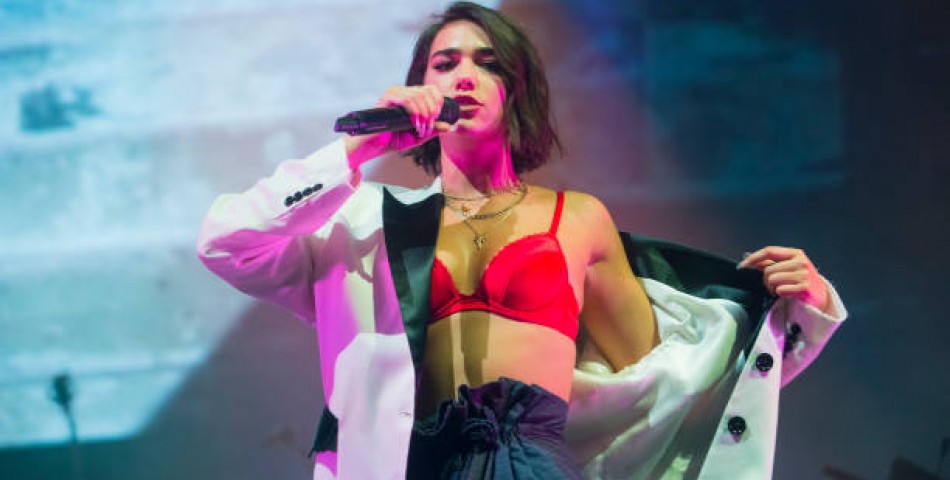 H Dua Lipa ακύρωσε "on stage" την συναυλία της!