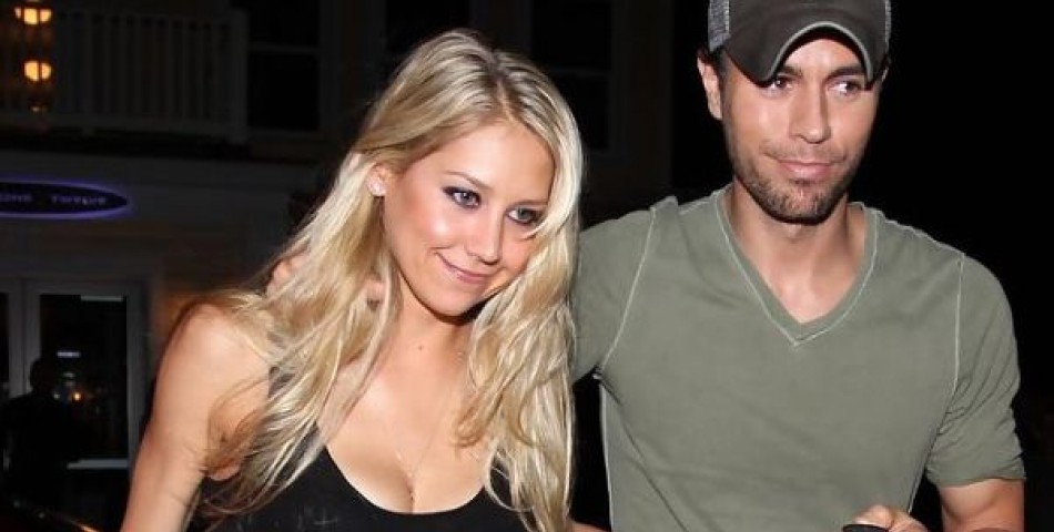  O Enrique Iglesias και η Anna Kournikova δημοσίευσαν για πρώτη φορά φωτογραφίες με τα δίδυμα 