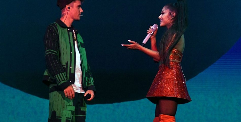 Η Ariana Grande μαζί με τον Justin Bieber στη σκηνή του «Coachella»