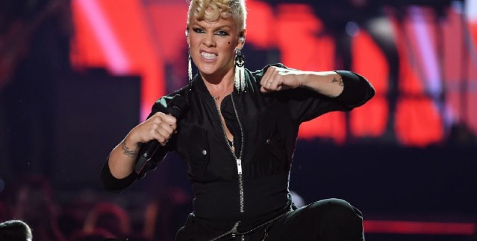 To 3o single της Pink έχει τίτλο "Whatever You Want" και μας το παρουσιάζει