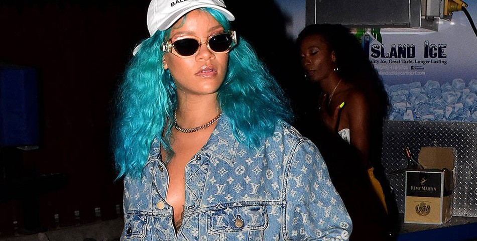 Η εντυπωσιακή αλλαγή της Rihanna: Έβαψε τα μαλλιά της μπλε (photos)