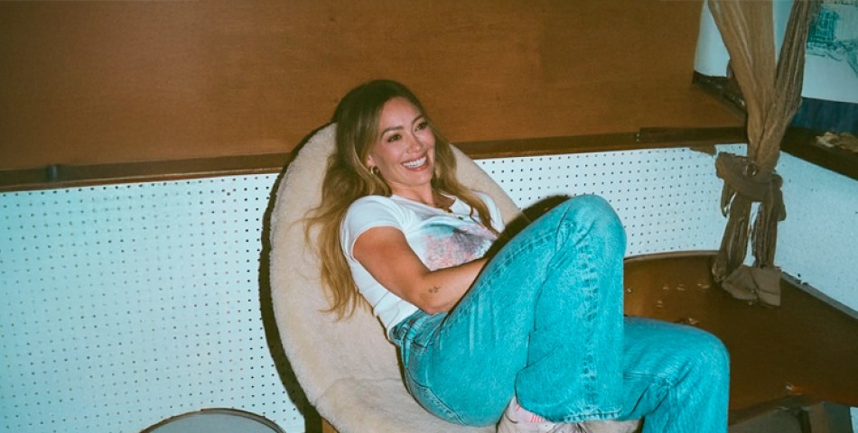 Hilary Duff επιστρέφει με το «Mature» - Ένα τραγούδι διάλογος με τον νεότερο εαυτό της