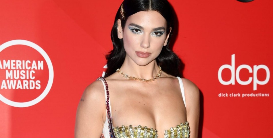 Dua Lipa: Μηνύθηκε επειδή ανέβασε στο Instagram φωτογραφία του εαυτού της από παπαράτσι