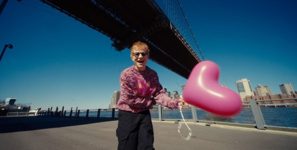 Ο Ed Sheeran πατάει «Play» σε μία νέα εποχή με το «Azizam».
