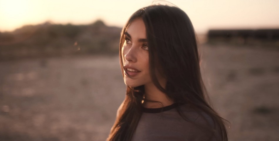 Η Madison Beer συνεχίζει την κυριαρχία της το φετινό καλοκαίρι με την κυκλοφορία του νέου single «15 Minutes».