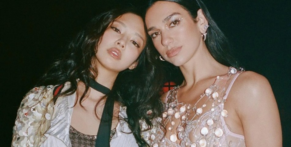 Jennie και Dua Lipa σκορπίζουν λάμψη με το βίντεο του «Handlebars»