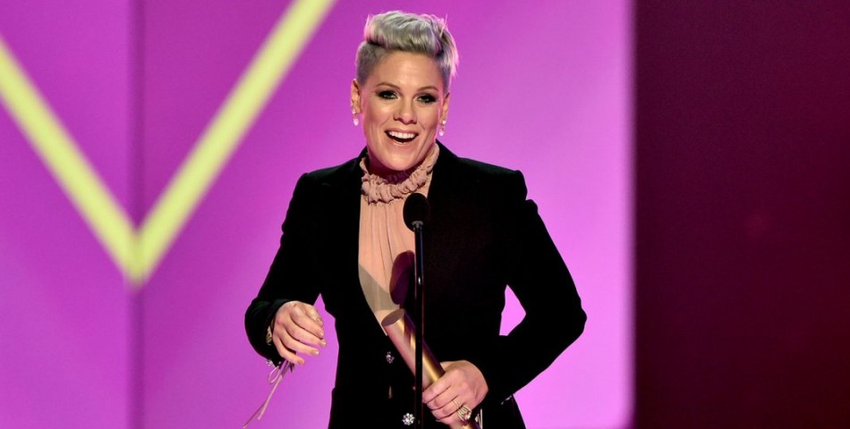 P!nk: «Μην ακούσετε ξανά τη μουσική μου αν συμφωνείτε με την απόφαση με τις αμβλώσεις»