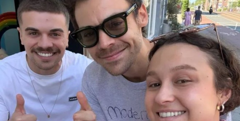 Ζευγάρι συνάντησε τον Harry Styles, την επόμενη μέρα τους αφιέρωσε τραγούδι για την πρόταση γάμου τους