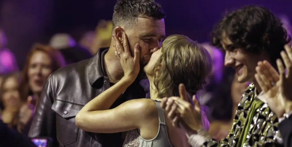 Taylor Swift και Travis Kelce: Η τελετή που συνδύασε μουσική, συγκίνηση και λάμψη