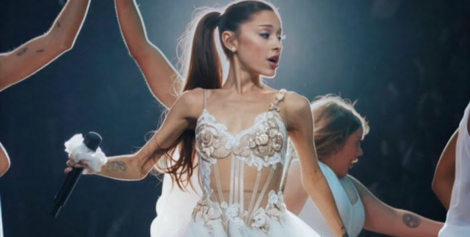 Ariana Grande: Η πρώτη της αντίδραση μετά την ανακοίνωση του διαλείμματος από τα φώτα της δημοσιότητας