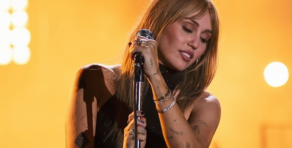 ​  Miley Cyrus: Γιατί θέλει η μουσική της να είναι «απόδραση» από το βάρος της καθημερινότητας