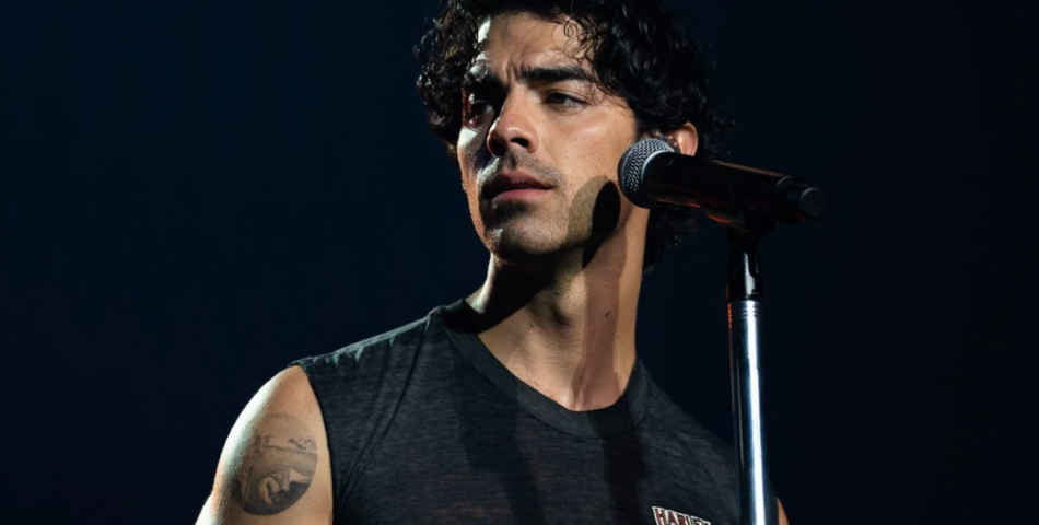 Ο Joe Jonas αποκαλύπτει πώς η αποτυχία του «Fastlife» τον οδήγησε στην ψυχοθεραπεία