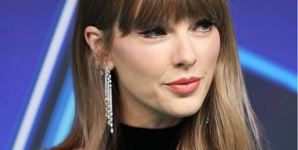 Taylor Swift: Live εμφάνιση στο Γκαλά του Μουσείου της Ακαδημίας Κινηματογράφου με φόντο το πρώτο της Όσκαρ