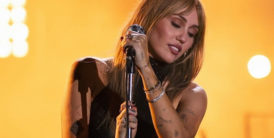 Miley Cyrus: Το «MILEY» πυροδοτεί σενάρια για τη νέα της εποχή – Άλλαξε το όνομα στην επίσημη ιστοσελίδα της;