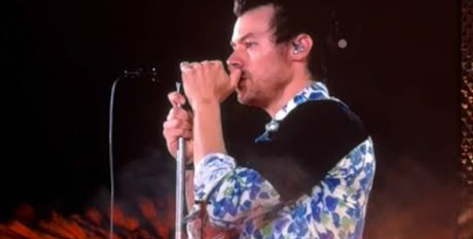 Harry Styles: Έγραψε ιστορία στο Wembley με 12 sold-out συναυλίες και ένα φινάλε που θα μείνει αξέχαστο
