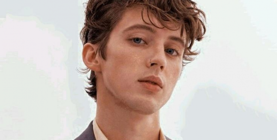 Troye Sivan: «Δεν με ενδιαφέρουν οι αριθμοί, θέλω η μουσική μου να αφήσει αποτύπωμα»
