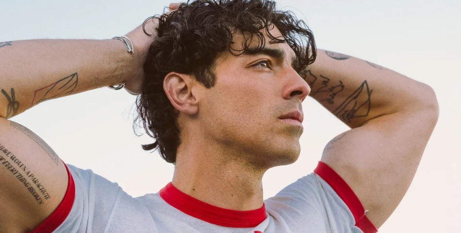 Joe Jonas: «Κατέρρεα μπροστά στα αδέλφια μου» – Η εξομολόγηση για τη δυσκολότερη περίοδο της ζωής του